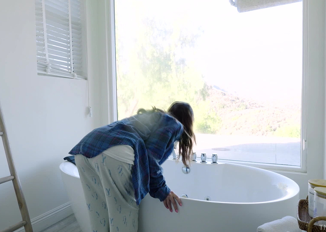 Krystal's Bath Tub Strip